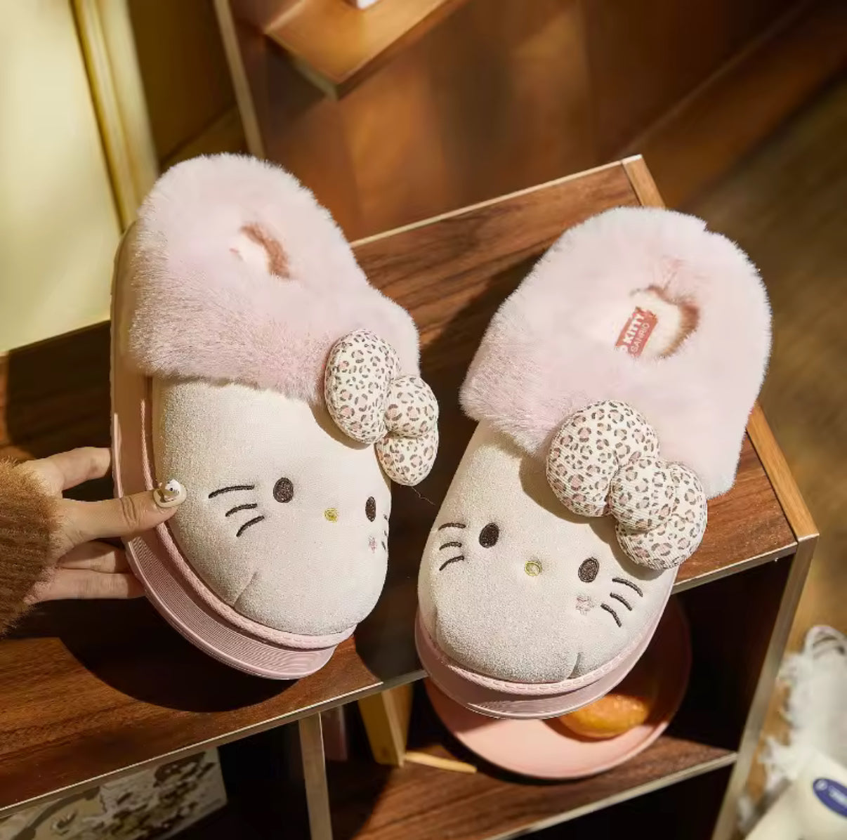 Pantofole Hello Kitty 🐱👣 – Morbide e Dolci per casa e fuori 💖